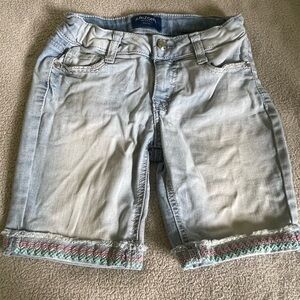 Arizona Bermuda shorts with light blue, pink and white stitching on the cuff.